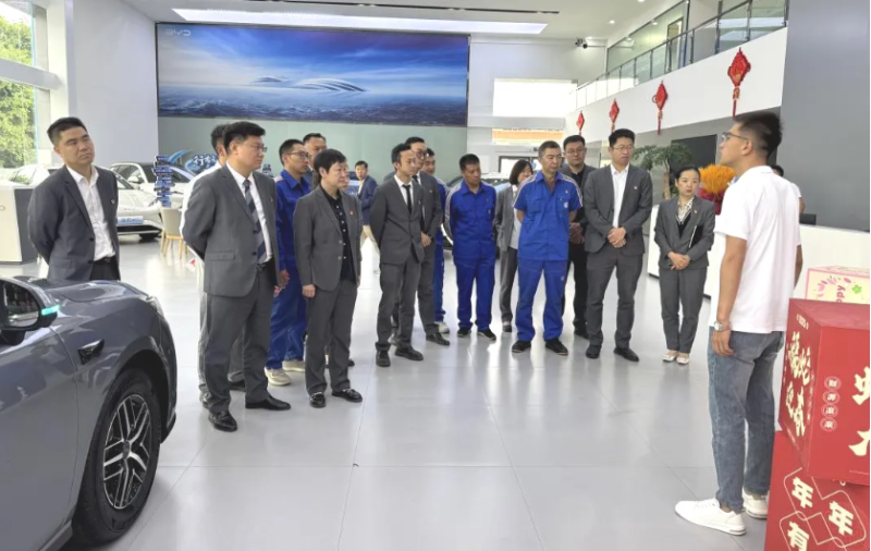 汽貿(mào)公司黨支部開(kāi)展“走出去、學(xué)進(jìn)來(lái)，改作風(fēng)、促發(fā)展”貫徹中央八項(xiàng)規(guī)定精神學(xué)習(xí)教育走深走實(shí)主題黨日活動(dòng)